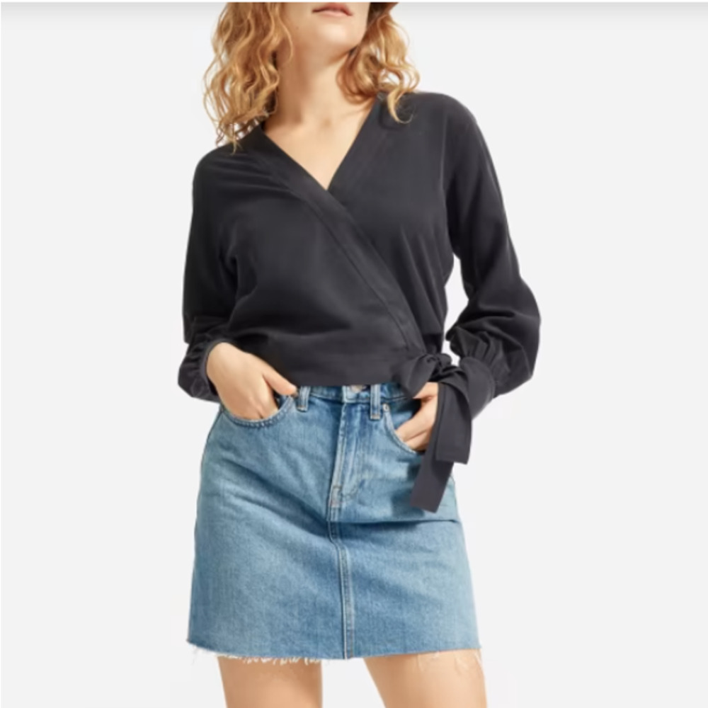 NWT Everlane The Washable Silk Wrap Top in Black
